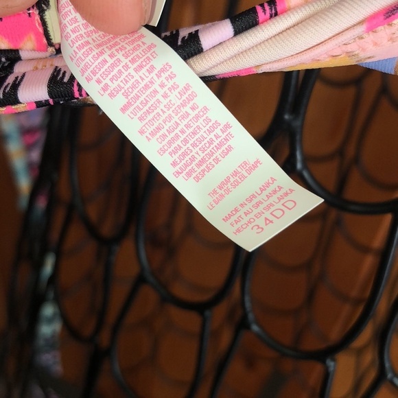 Victoria’s secret bikini top the wrap halter top Aztec print size 34DD swim wear - Picture 6 of 7